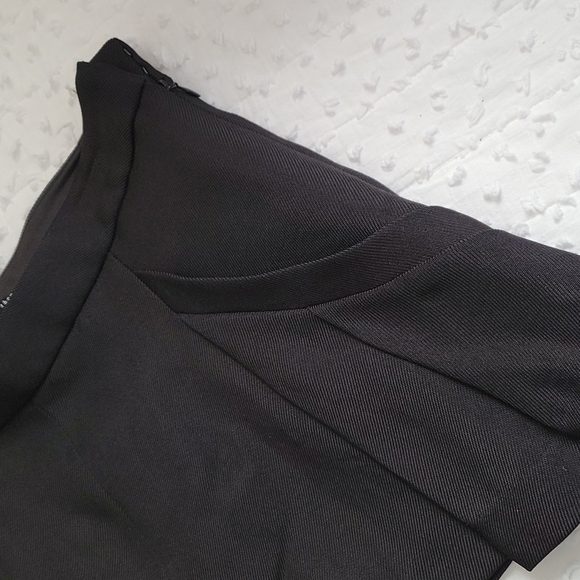 Shorts - Picture 3 of 4